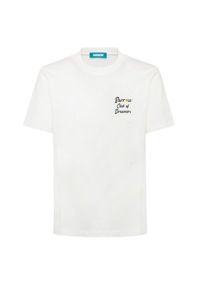 T-shirt bianca a maniche corte con scollo rotondo, piccolo testo nero "Barrow Club of Dreamers" e logo giallo con faccina sorridente sul petto sinistro.