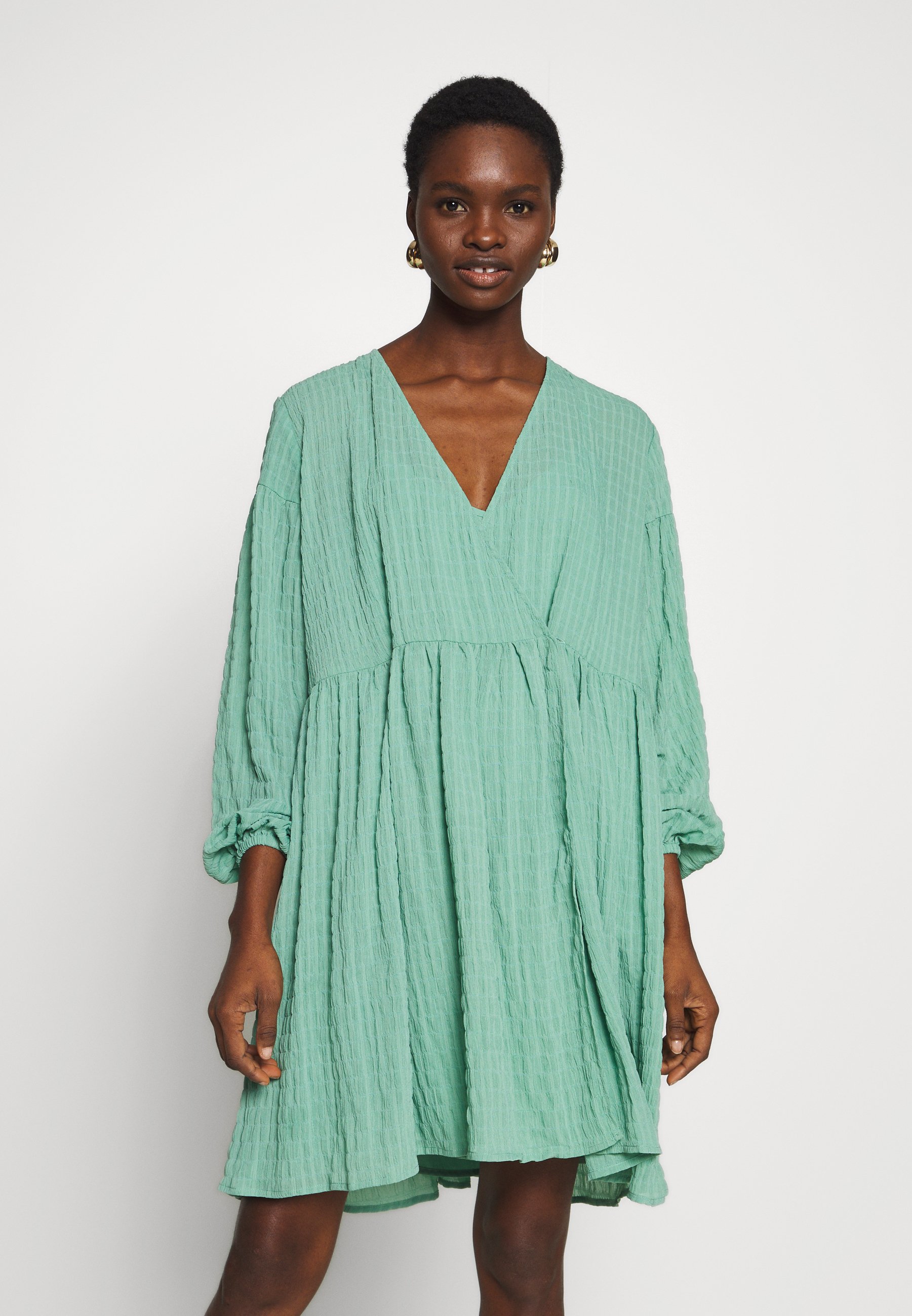 vestito balze corto