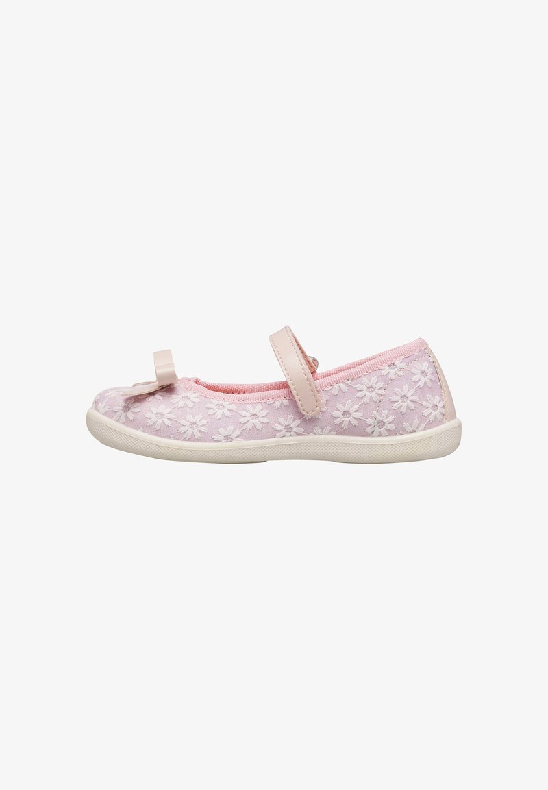 Chaussure Mary Jane rose pour tout-petit avec motif en dentelle florale, nœud sur le bout et bride Velcro sur fond blanc.