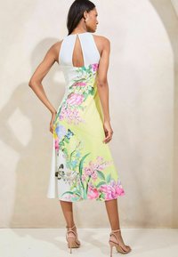 Lipsy PETITE FIT  FLORAL - Vapaa-ajan mekko - green