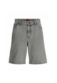 Grå denimshorts med bältesöglor, framknapp, dragkedja och sidofickor, uppvisade mot en vit bakgrund.
