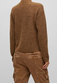 BOSS Svetr - brown