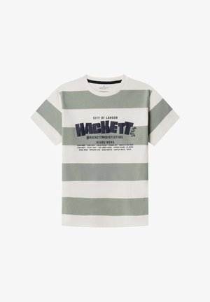 Gestreiftes T-Shirt in Off-White und gedämpftem Grün, aus Baumwolle. Verfügt über einen Rundhalsausschnitt und ein markantes "HACKETT"-Logo mit Veranstaltungsdetails in Dunkelblau.