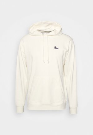 Sudadera con capucha blanca con bolsillo canguro delantero, capucha con cordón y pequeño logo negro de zapatilla en el pecho izquierdo.