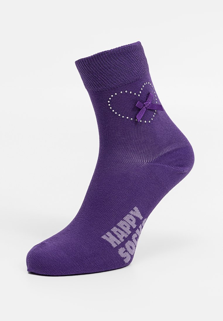 Paarse enkelsok van katoen, met een hartontwerp met een strik en rhinestones, en de tekst "HAPPY SOCKS" in het wit aan de zijkant.