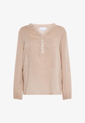Hosszú ujjú, bézs blúz, texturált anyagból, V-alakú gallérral, gombos légzőnyílással és enyhe ráncolással az ujjaknál.