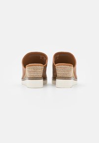 bugatti ESRA EVO - Heeled mules - cognac