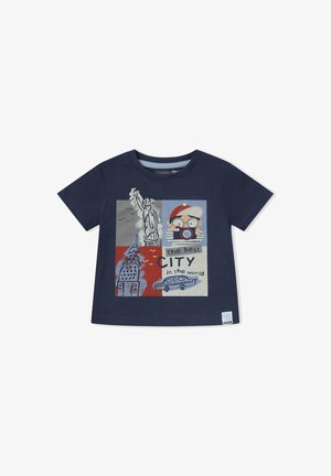 Camiseta para niño pequeño de color azul marino con dibujos animados de la Estatua de la Libertad, un taxi, un fotógrafo y el texto "la mejor CIUDAD del mundo" en la parte delantera.