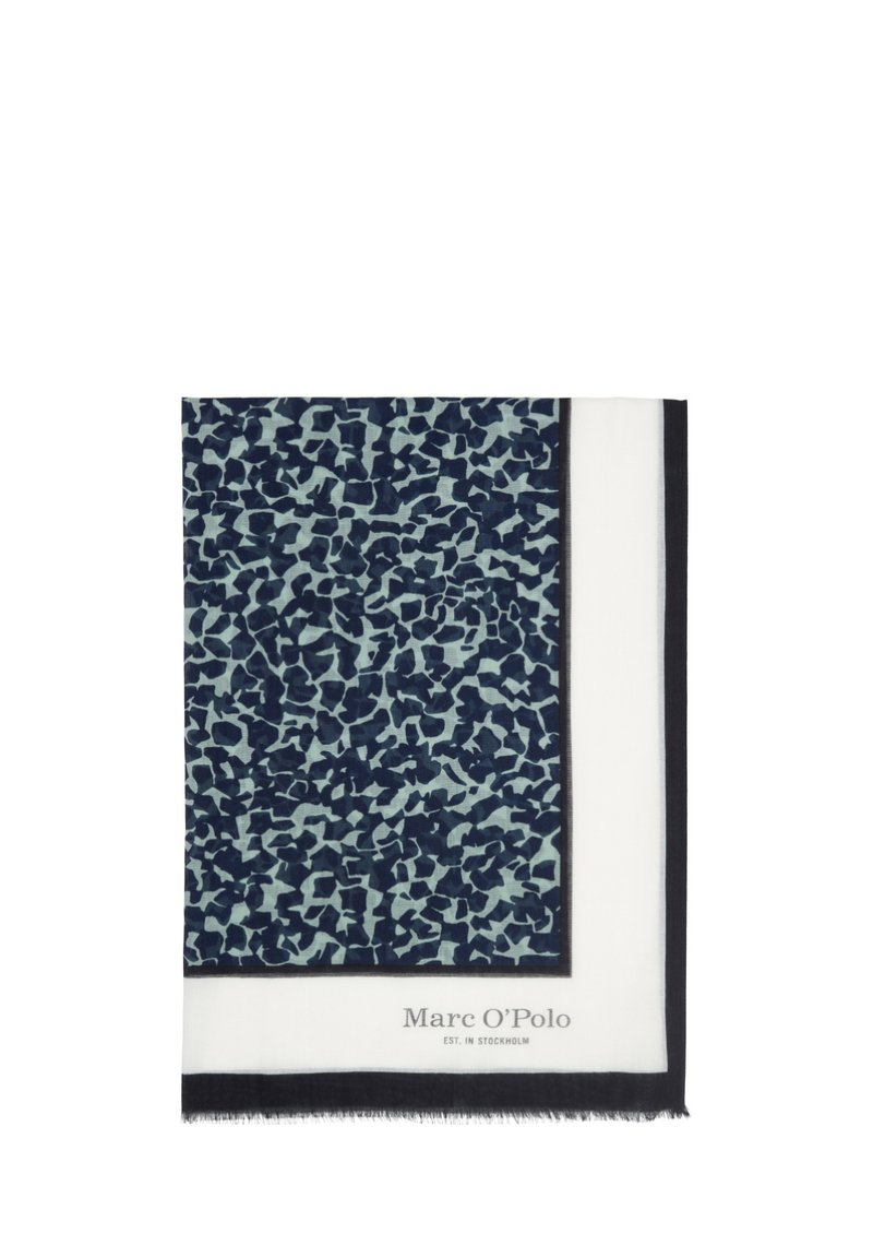 Marineblauwe en lichtblauwe sjaal met een patroon en franjes aan de randen, met een effen witte rand. Merkennaam "Marc O'Polo" gedrukt langs de onderrand.