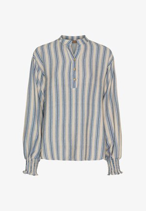 Stripet bluse i blå og creme, med høj krave, tre knapper ved halsen og rynkede manchetter. Fremstillet af let stof.
