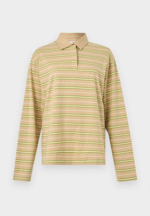 Beežika pikkade varrukatega polo-särk, millel on helerohelised ja valged horisontaalsed triibud ning ühevärviline beež krae.