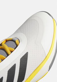 adidas Performance BOUNCE LEGENDS - Basketbalschoenen - cloud white/core black/off white