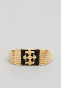 Vergulde armband met een ribbelontwerp, voorzien van een zwarte accent en een centraal decoratief detail dat op een kruis lijkt. Geprofileerd oppervlak.