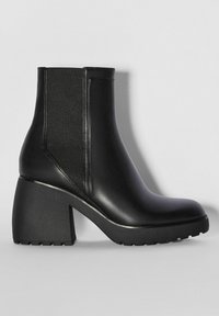 Bershka Botines bajos - black