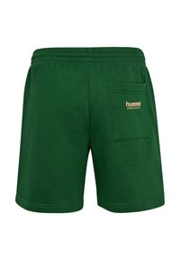Gröna bomullsshorts med elastisk midja, som har en ensam bakficka och en liten guld "hummel sportswear"-logotyp.