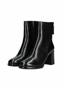 Botas de cuero negro hasta el tobillo con un acabado suave, que presentan una punta cerrada, cremallera lateral y un tacón grueso. Diseño simple sin patrones visibles.
