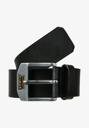 Ceinture en cuir noir avec boucle rectangulaire en métal argenté, ornée d'une petite plaque en laiton avec le logo Levi's sur le côté.
