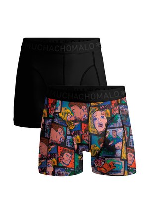 Boxer: uno completamente nero, l'altro multicolore con grafiche in stile fumetto. Entrambi con elastico nero con il logo "MUCHACHOMALO".