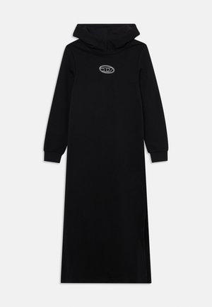 Schwarzes Kapuzenkleid mit langen Ärmeln, lässiger Passform und Seitenschlitzen. Mit einem kreisförmigen Logo in Weiß auf der Brust. Weicher Stoff.