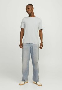 Jack & Jones JJE TEE  O-NECK  - Basic T-shirt - puritan gray