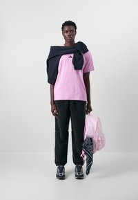 Nike ACG TEE LUNGS - Basic T-shirt - beyond pink