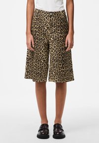 Pieces PCSALUME WIDE - Denimové šortky - white pepper