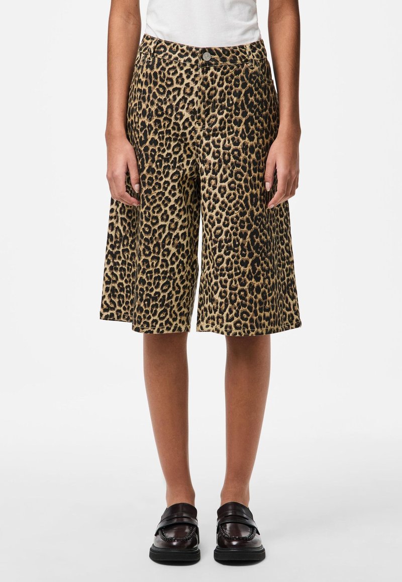 Pieces PCSALUME WIDE - Denimové šortky - white pepper