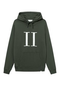 Mörkgrön hoodie i mjuk bomullsblandning, med en ficka fram och en vit "II"-logotyp centrerad på bröstet. Inkluderar huva med dragsko.