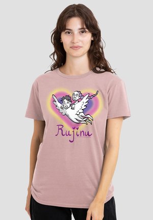Pink cotton t-shirt featuring a graphic of a winged figure with two characters, surrounded by a colorful heart-shaped gradient and “Ruјinu” text.