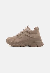 Unselected, brown