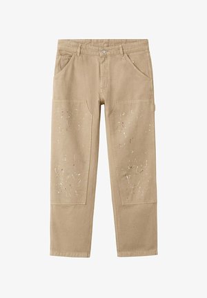 Pantaloni beige con tasche applicate frontali, dettagli con schizzi di vernice sulle gambe, passanti per cintura e chiusura con bottone in vita.