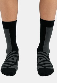 On PERFORMANCE HIGH - Sportzoknik - black   shadow