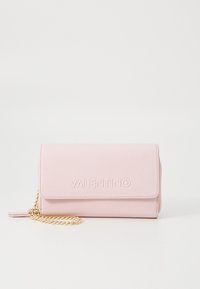 Δεν επιλέχθηκε, cipria