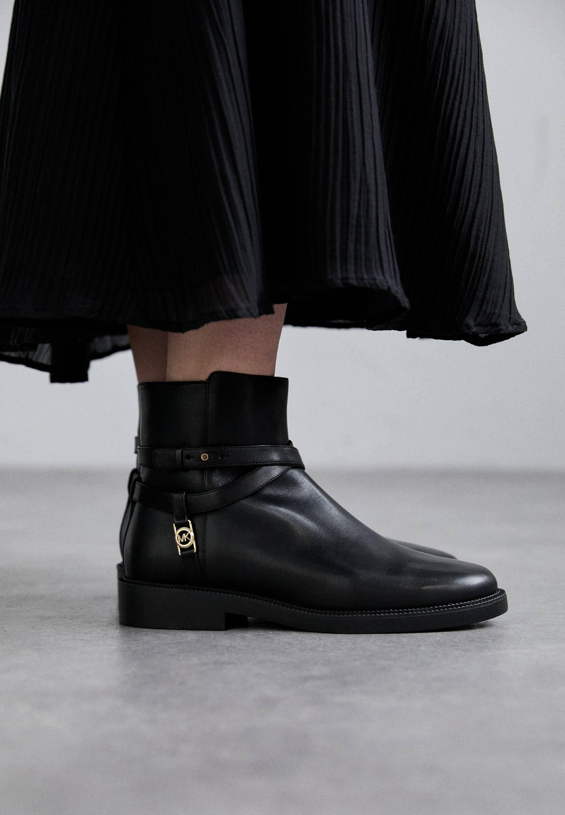 MICHAEL Michael Kors ABIGAIL FLAT BOOTIE - Botines - black