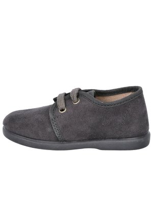 Zapatos con cordones - gris
