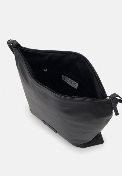 MM6 Maison Margiela PILLOW BAG UNISEX - Τσάντα χιαστί - black