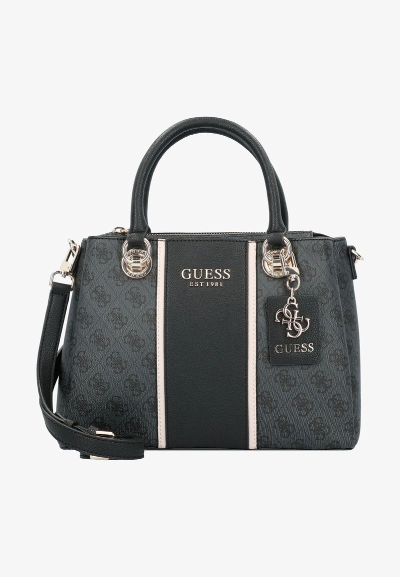 Sac à main Guess noir et gris avec motif monogramme, doubles poignées supérieures, bandoulière amovible et détails de logo argentés incluant un charm suspendu.
