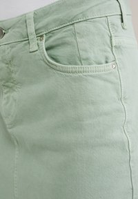 WE Fashion BLUE RIDGE - Ozko oprijeto krilo - mint green