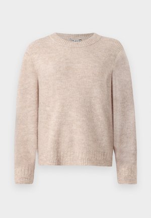 Beżowy sweter o strukturze prążkowanej, z okrągłym dekoltem i długimi rękawami. Prosty design z luźnym krojem i bez widocznych wzorów.