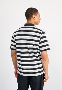 Nike Sportswear CLUB STRIPE - Polo marškinėliai - black/white