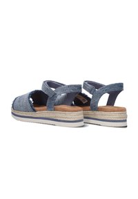Denim slingback sandalen met rafelige randen, een jute-wrapped tussenzool en een gestructureerde buitenzool, met blauwe accenten en een gevoerd voetbed.
