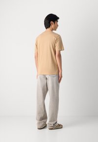 Scotch & Soda REGULAR FIT LEFT CHEST LOGO - Print T-shirt - tannin