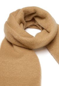 Sciarpa color cammello realizzata in un materiale morbido e peloso, con un design ad anello. Presenta una superficie liscia senza schemi visibili o hardware.