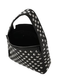 Schwarze Lederhandtasche mit silbernen Nietenverzierungen, gebogenem Griff, Reißverschluss und offenem Innenraum mit strukturierter Auskleidung.