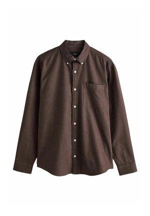 Camisa de botones marrón de manga larga con un bolsillo en el pecho y cuello abotonado, exhibida sobre un fondo blanco.