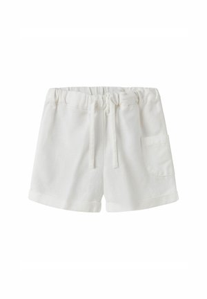 Shorts en coton blanc avec une taille élastique et un cordon de serrage, comportant une poche latérale et un ourlet roulé. Texture douce et coupe décontractée.