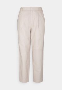 Helle beige Lederhose mit geradem Schnitt, ausgestattet mit Vorderfalten und Seitentaschen. Glatte Textur mit tailliertem Bund.
