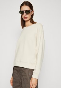 MSCH Copenhagen Pusa - oatmeal