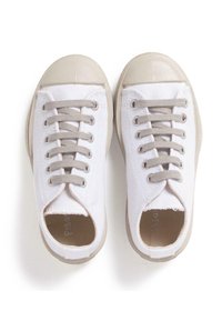 White canvas sneakers with beige rubber toe caps, featuring grey laces and a textured upper. Open design for breathability.