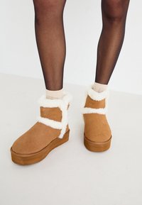 LEATHER - Bottines à plateau - cognac